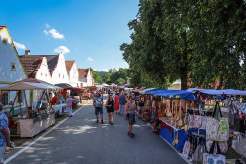Holašovice: Selské slavnosti lákají tisíce, přínos v milionech