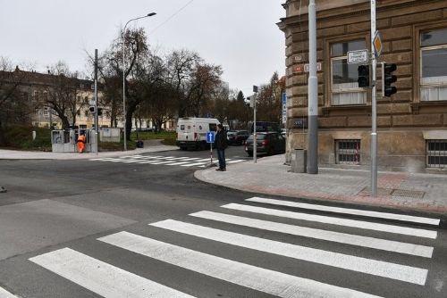 Husovo náměstí v Plzni znovu ožívá po rekonstrukci