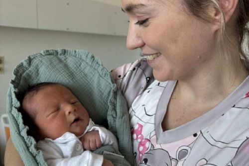 Jihlavská porodnice posiluje péči: fyzioterapie pomáhá novorozencům i rodičům