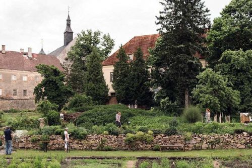 Krafferova zahrada v Jindřichově Hradci znovu ožívá, barokní terasy se postupně obnovují