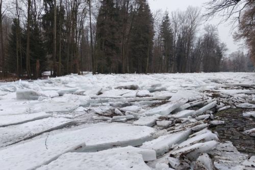 Ledové kry ohrožují Sušici, radnice vyzývá k opatrnosti