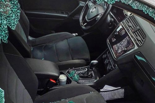 Na Borech řádí vandal, poškozuje zaparkovaná auta