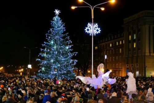 Ostravské vánoční trhy 2025: Hvězdy, kluziště a zářivá atmosféra!