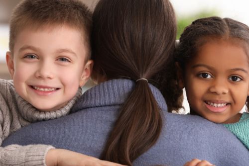 Plzeňský kraj posiluje pěstounství novým portálem pestujbudoucnost.cz