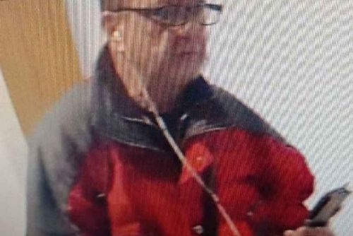 Policie pátrá po muži na fotografii, oběť přišla o 50 tis. Kč