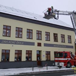 Pozor na rampouchy a sníh na střechách, odpovědnost mají majitelé domů