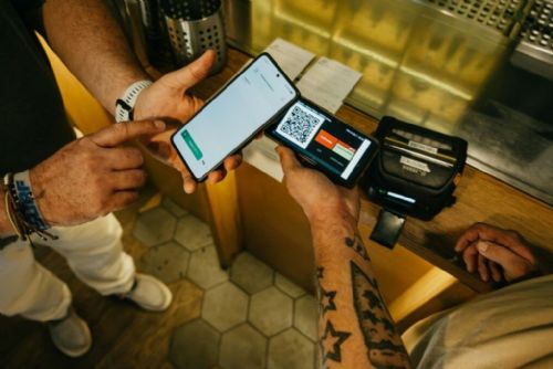 Prazdroj rozšiřuje Bezhotovostní hospodu. Za závoz piva se nově platí QR kódem