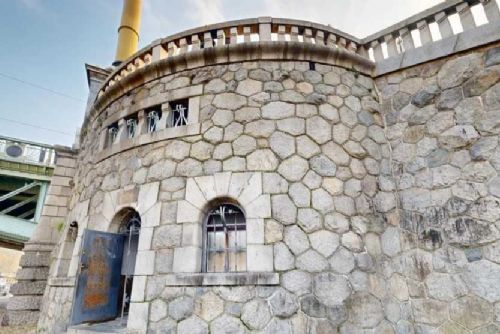 Řemeslná zmrzlina v pilíři Čechova mostu nahradí dosavadní kavárnu