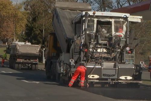 Tah na Domažlice se znovu zadrhl. Ve Stodě stojí ve špičce dlouhé kolony