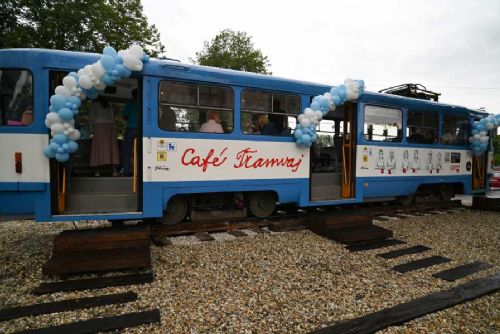 Tramvajová kavárna v Kunčicích: Komunitní centrum s grilováním a koncerty