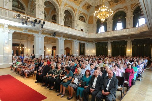 Univerzita třetího věku na ZČU má 192 nových absolventů. Zájem seniorů dál roste