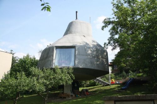 V Kyjích je na prodej architektonický unikát. Dům v sadu od Jana Šépky stojí 13,5 milionu korun
