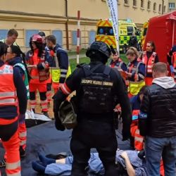 Věznici na Borech obsadily desítky policistů, hasičů a záchranářů. Plzeň zažila velké cvičení