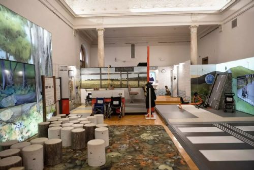 Výstava Lidé odvedle přináší pohled na život s hendikepem