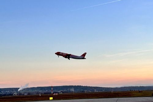 Zásoby leteckého paliva řeší celá Evropa, budějovické letiště hlásí stabilní provoz