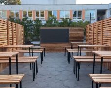 U ZŠ Generála Klapálka v Kralupech vznikla venkovní učebna. Projekt zahrnuje i obnovu zahrady