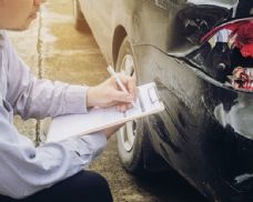 V Praze se drobné nehody často řeší bez policie. Od července 2025 platí hranice 200 000 Kč