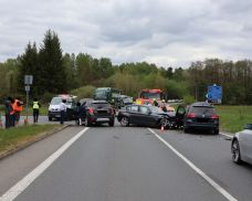 BMW po nehodě u Babylonu vletělo do protisměru. Zranil se řidič, dítě skončilo v nemocnici