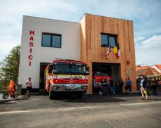 Hasiči z Touškova mají novou Tatru. Kvůli cisterně museli rozšířit i zbrojnici