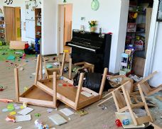Školku na Tachovsku podle policie zničili nezletilí puberťáci. Trest jim nehrozí