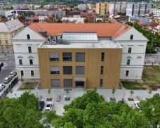 Nová radnice na Čtyřce má interiéry od Sutnarky. Studenti navrhli síň i zastupitelský sál