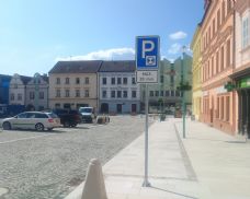 V Tachově se změnilo parkování. Jedni jsou nadšení, druzí váhají