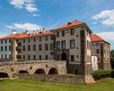 Zámek Nelahozeves otevírá sezonu: nová trasa zavede návštěvníky do sklepa i pod střechu