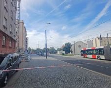Palmovka: Policie zasahovala u muže se zbraní. Část ulice Na Žertvách byla krátce uzavřena