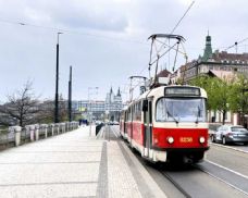 Praha 7 žádá návrat tramvaje 14. Petici podepsaly tisíce lidí, rychlá změna ale není možná