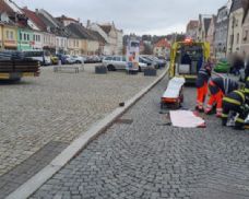 Náklaďák srazil seniora - těžce zraněný muž v nemocnici