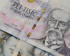Průměrná mzda ve 2. čtvrtletí 2026 vzrostla o 6,4 % na 51 966 Kč. Praha má 66 459 Kč