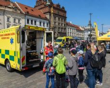 Den linky 155 přivede záchranáře na náměstí. Lidé si vyzkouší první pomoc i tísňové volání