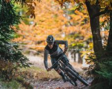 Šumavský Špičák startuje léto. Nabízí lanovku, bikepark i stezky k jezerům