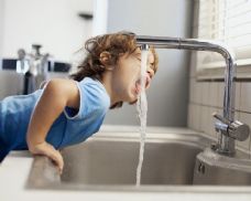 Voda z kohoutku není samozřejmost. Plzeňský kraj je v připojení nejhorší v Česku